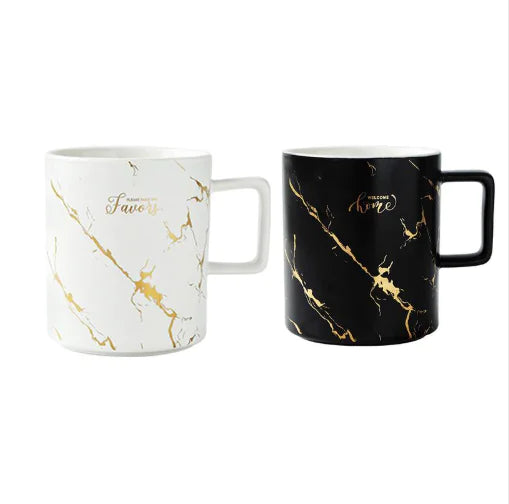 Mugs motif marbre avec accents dorés