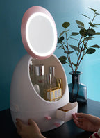 Boîte à maquillage avec miroir LED et rangement skincare