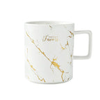 Mug blanc motif marbre avec accents dorés