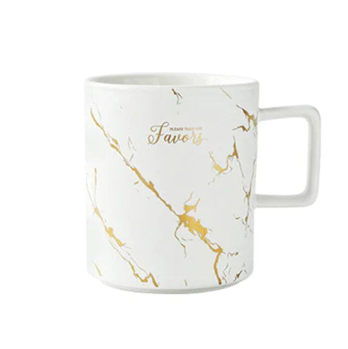 Mug blanc motif marbre avec accents dorés