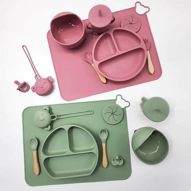 Set de repas bébé en silicone avec tapis et ustensiles